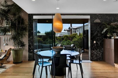 Photo of property in 12a Baring Terrace, Strandon, New Plymouth, 4312