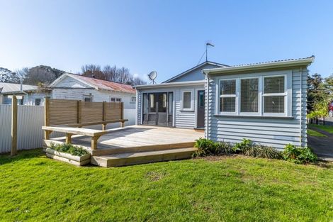 Photo of property in 14 Downe Street, New Plymouth, 4310