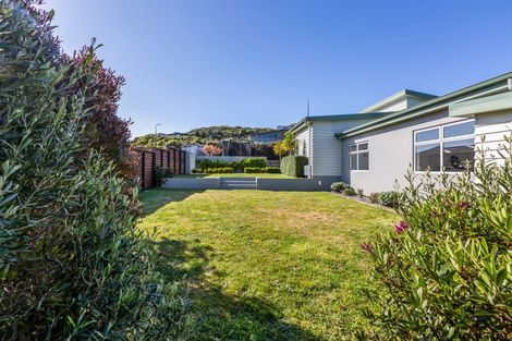 Photo of property in 5 Kaimai Place, Aotea, Porirua, 5024
