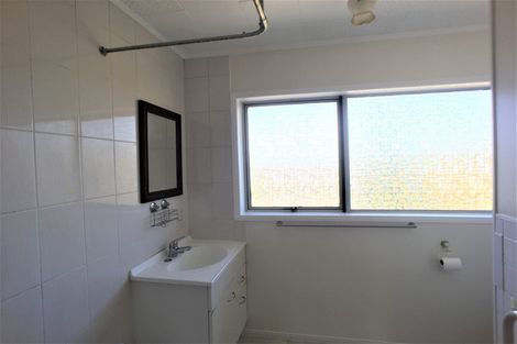 Photo of property in 3/2 Hinekohu Street, New Lynn, Auckland, 0600