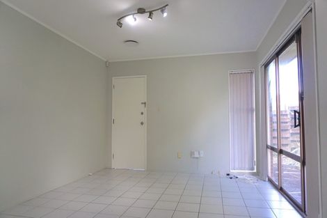 Photo of property in 3/38 Ballater Place, Highland Park, Auckland, 2010
