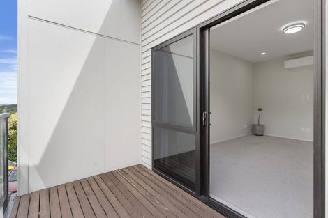 Photo of property in 21c Cherry Tree Place, Massey, Auckland, 0614