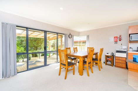 Photo of property in 114 Ruapehu Drive, Fitzherbert, Palmerston North, 4410