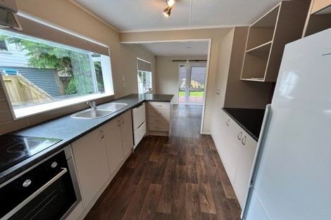 Photo of property in 2/34 Sandgate Avenue, Botany Downs, Auckland, 2010