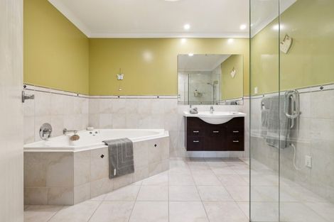 Photo of property in 123 Butcher Road, Pukekohe, 2120