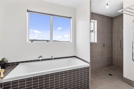 Photo of property in 42 Eskdale Road, Papakowhai, Porirua, 5024