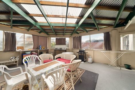 Photo of property in 12 Palmer Avenue, Glen Eden, Auckland, 0602