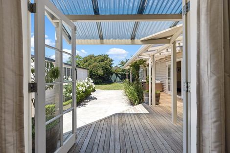 Photo of property in 10 Argyle Avenue, Takaro, Palmerston North, 4410