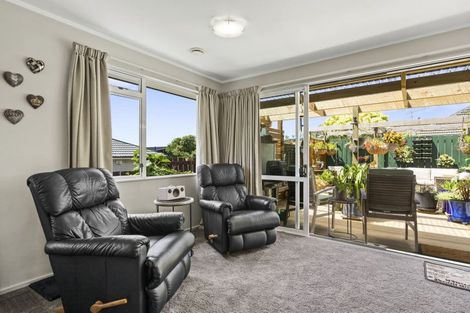 Photo of property in 63 The Drive, Tawa, Wellington, 5028