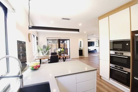 Photo of property in 57e Hogans Road, Glenfield, Auckland, 0629