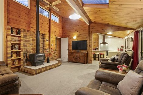 Photo of property in 63 Bush Road, Waiatarua, Auckland, 0604