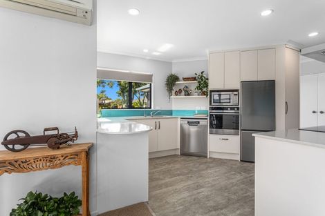 Photo of property in 21 Edgewater Grove, Whakatane, 3120