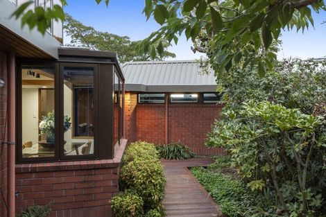 Photo of property in 16 Kent Lodge Avenue, Avonhead, Christchurch, 8042