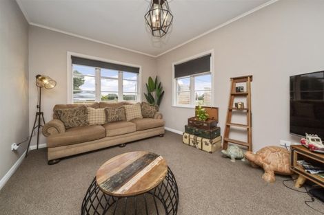 Photo of property in 38 Dixon Avenue, Hawera, 4610