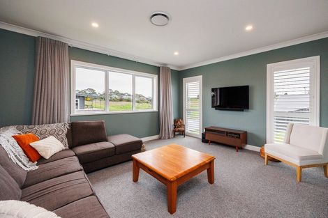 Photo of property in 44 Vaucluse Heights, Fitzherbert, Palmerston North, 4410