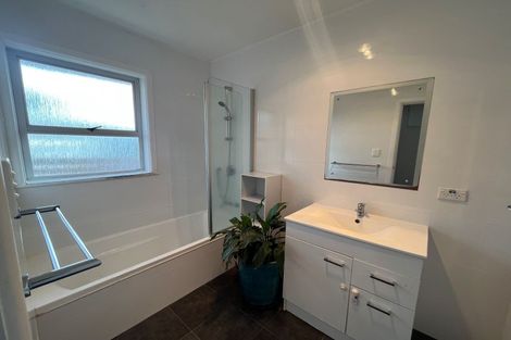 Photo of property in 118 Mcleod Road, Te Atatu South, Auckland, 0610