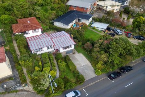 Photo of property in 84 Newlands Road, Newlands, Wellington, 6037
