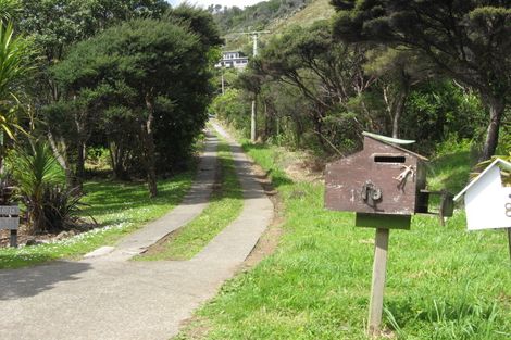 Photo of property in 10 Rayner Road, Piha, New Lynn, 0772