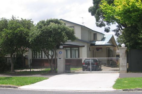 Photo of property in 11 Adam Street, Greenlane, Auckland, 1051