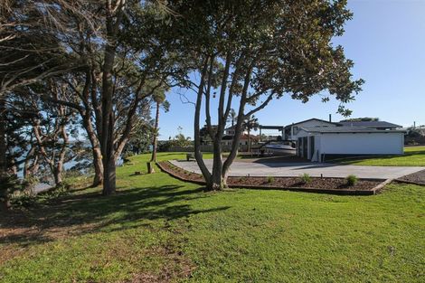 Photo of property in 100 Wharf Road, Clarks Beach, Pukekohe, 2679