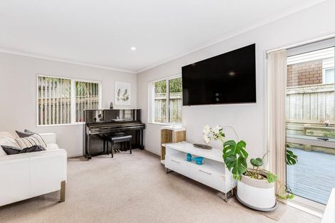 Photo of property in 5/16 Black Rock Road, Newlands, Wellington, 6037