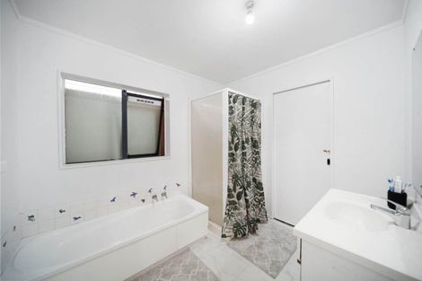 Photo of property in 10 Horlicks Place, Randwick Park, Auckland, 2105
