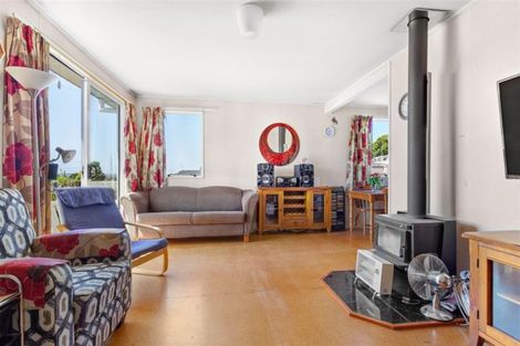 Photo of property in 24 Halloran Place, Massey, Auckland, 0614