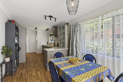 Photo of property in 32 Beaumont Crescent, Frankleigh Park, New Plymouth, 4310