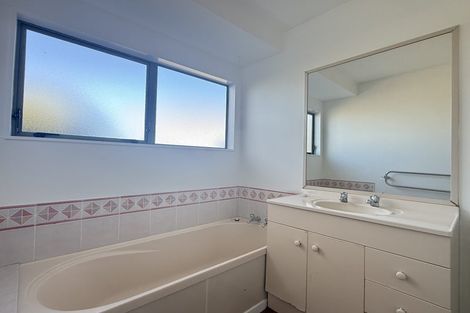 Photo of property in 2/4 Stanley Road, Glenfield, Auckland, 0629