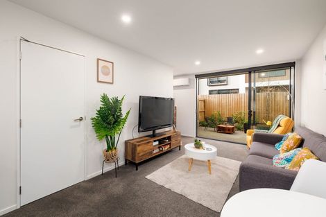 Photo of property in 2/327 Lincoln Road, Addington, Christchurch, 8024