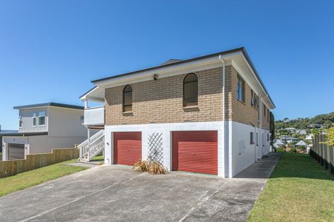 Photo of property in 107 Titiro Place, Onemana, Whangamata, 3691