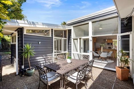 Photo of property in 4 Gladys Avenue, Glenfield, Auckland, 0629