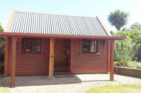 Photo of property in 4 Waiwera Place, Merrilands, New Plymouth, 4312