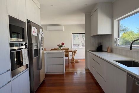 Photo of property in 1/63 Pupuke Road, Birkenhead, Auckland, 0627