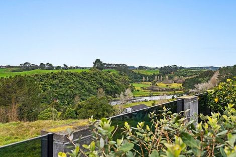 Photo of property in 18 Manurau Crescent, Merrilands, New Plymouth, 4312