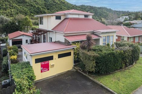 Photo of property in 83 Waikawa Road, Picton, 7220