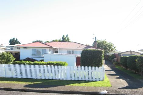 Photo of property in 1/5 Surrey Street, Manurewa, Auckland, 2102