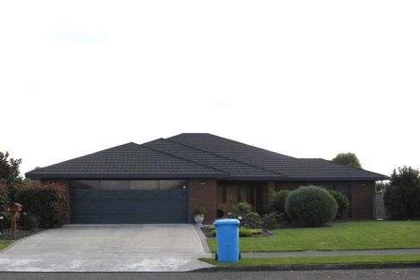 Photo of property in 18 Easton Way, Levin, 5510