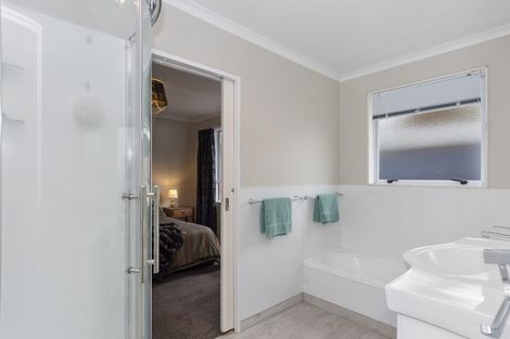 Photo of property in 9 Meadowviews Drive, Welcome Bay, Tauranga, 3112