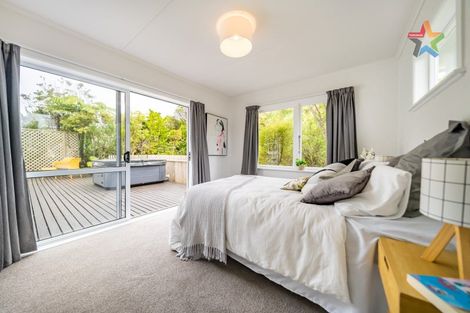 Photo of property in 64 Oakleigh Street, Maungaraki, Lower Hutt, 5010