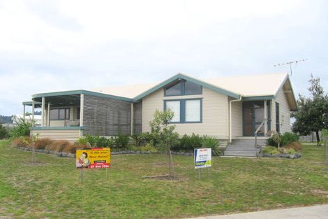 Photo of property in 108 Ocean Close, Matarangi, Whitianga, 3592