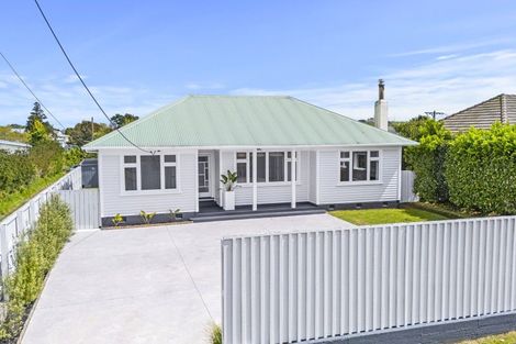 Photo of property in 130 Seaview Road, Westown, New Plymouth, 4310
