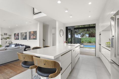 Photo of property in 25 Waimana Avenue, Northcote Point, Auckland, 0627