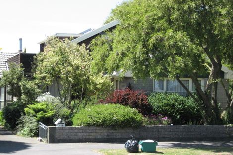 Photo of property in 128 Avonhead Road, Avonhead, Christchurch, 8042