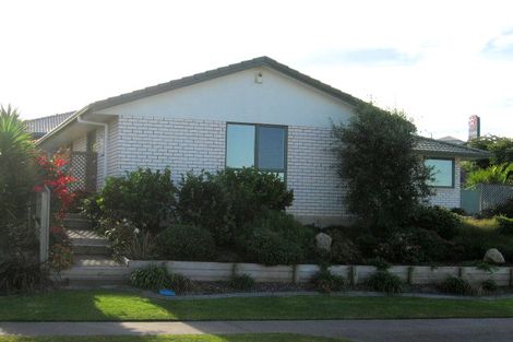 Photo of property in 38 Kath Hopper Drive, Orewa, 0931