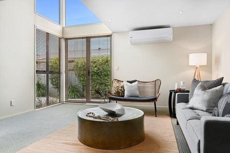 Photo of property in 2/1010 Colombo Street, St Albans, Christchurch, 8014