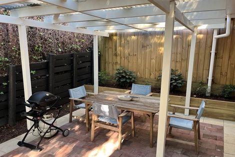 Photo of property in 2/16 Malters Place, Browns Bay, Auckland, 0630