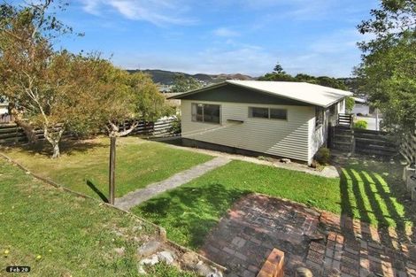 Photo of property in 79 Stewart Drive, Newlands, Wellington, 6037