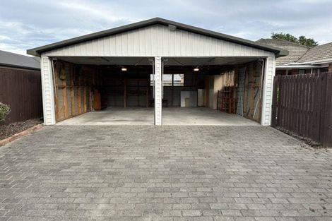 Photo of property in 32 Avonhead Road, Avonhead, Christchurch, 8042