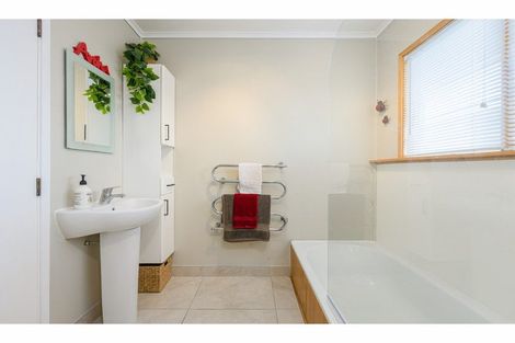 Photo of property in 10 Orsova Place, Lynfield, Auckland, 1042